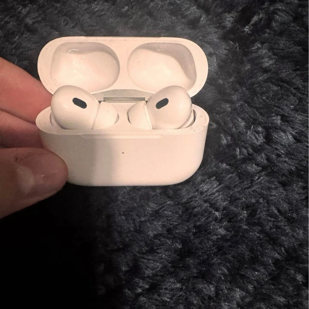 Apple AirPods Pro with Charging Case - White